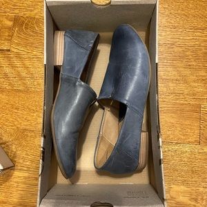 b.o.c. Suree blue (denim) leather flats.